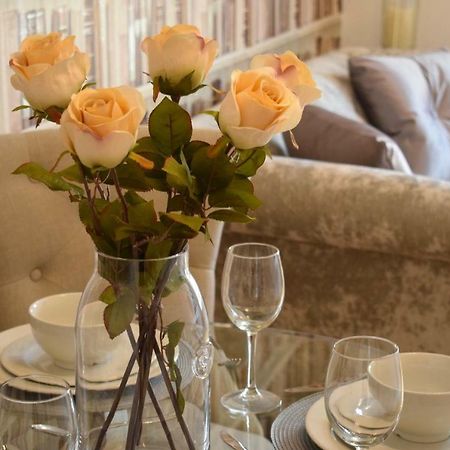 Luxury 2 Bed Apartment Witney Exteriér fotografie