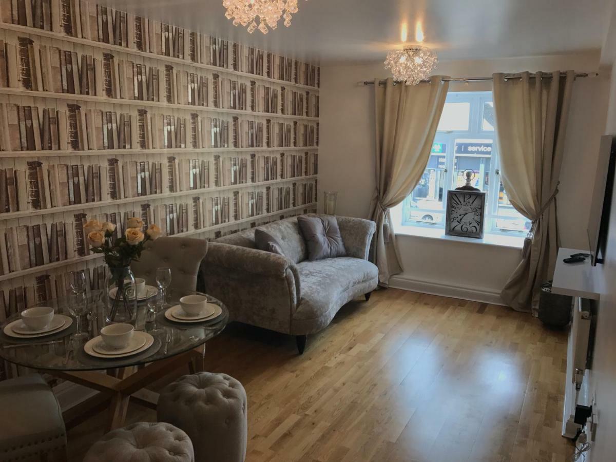 Luxury 2 Bed Apartment Witney Exteriér fotografie