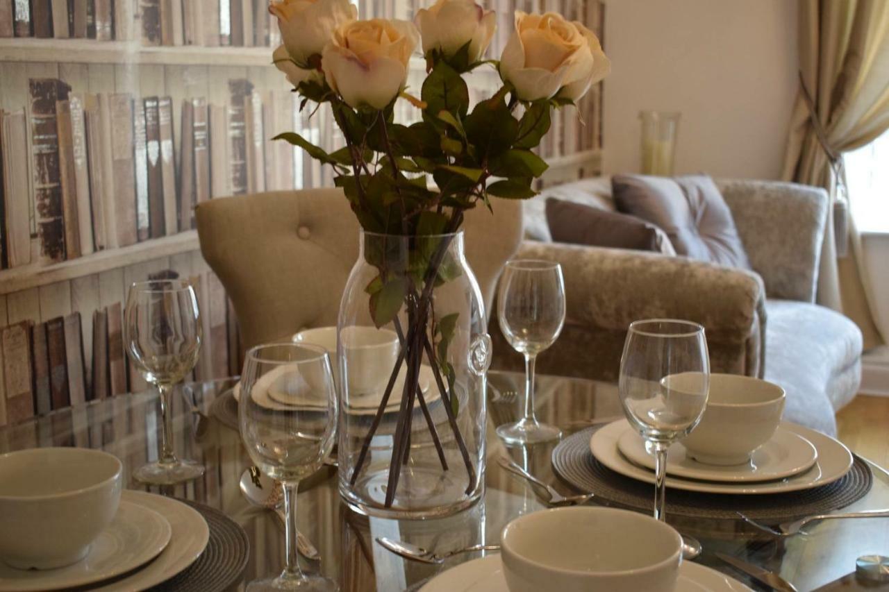 Luxury 2 Bed Apartment Witney Exteriér fotografie