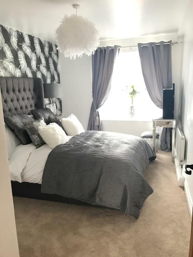 Luxury 2 Bed Apartment Witney Exteriér fotografie