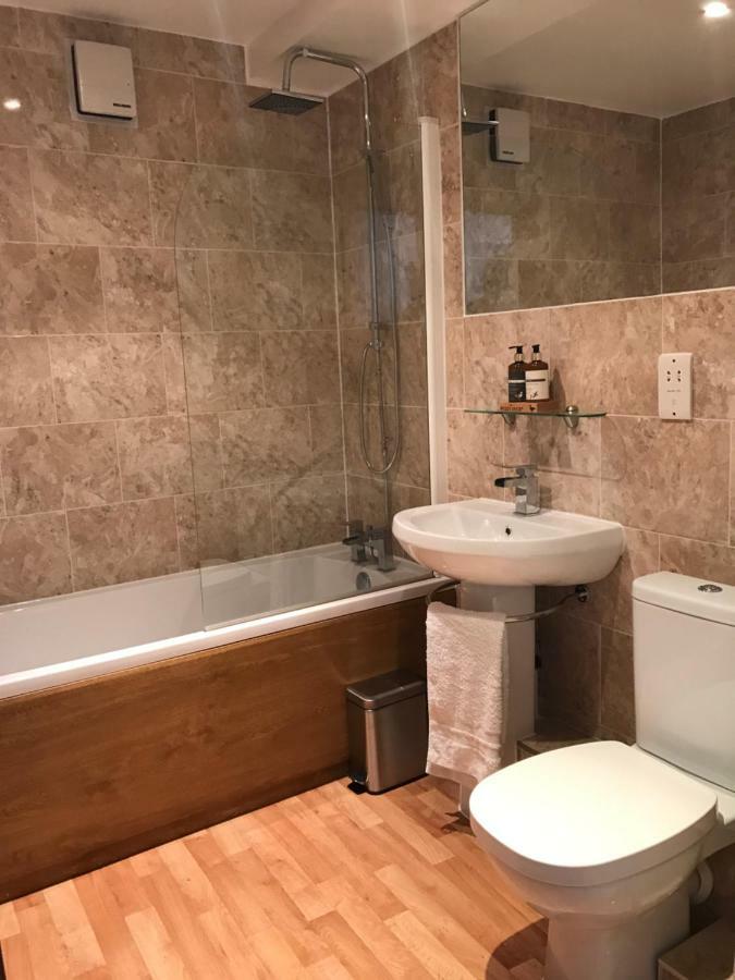 Luxury 2 Bed Apartment Witney Exteriér fotografie