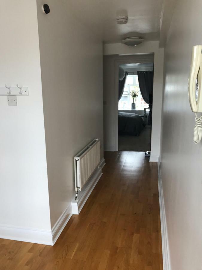 Luxury 2 Bed Apartment Witney Exteriér fotografie