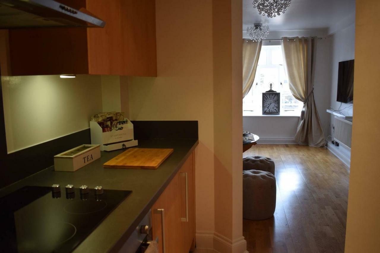 Luxury 2 Bed Apartment Witney Exteriér fotografie